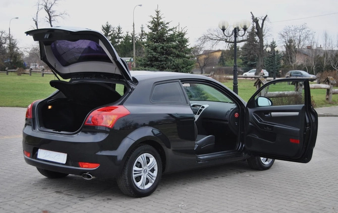 Kia Pro_cee'd cena 12900 przebieg: 213000, rok produkcji 2008 z Chojnice małe 172